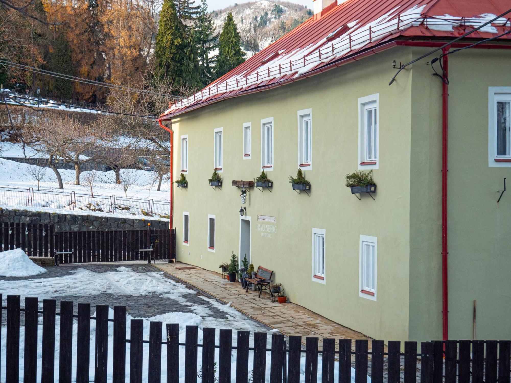 Banská ŠtiavnicaFrauenbergアパートメント エクステリア 写真